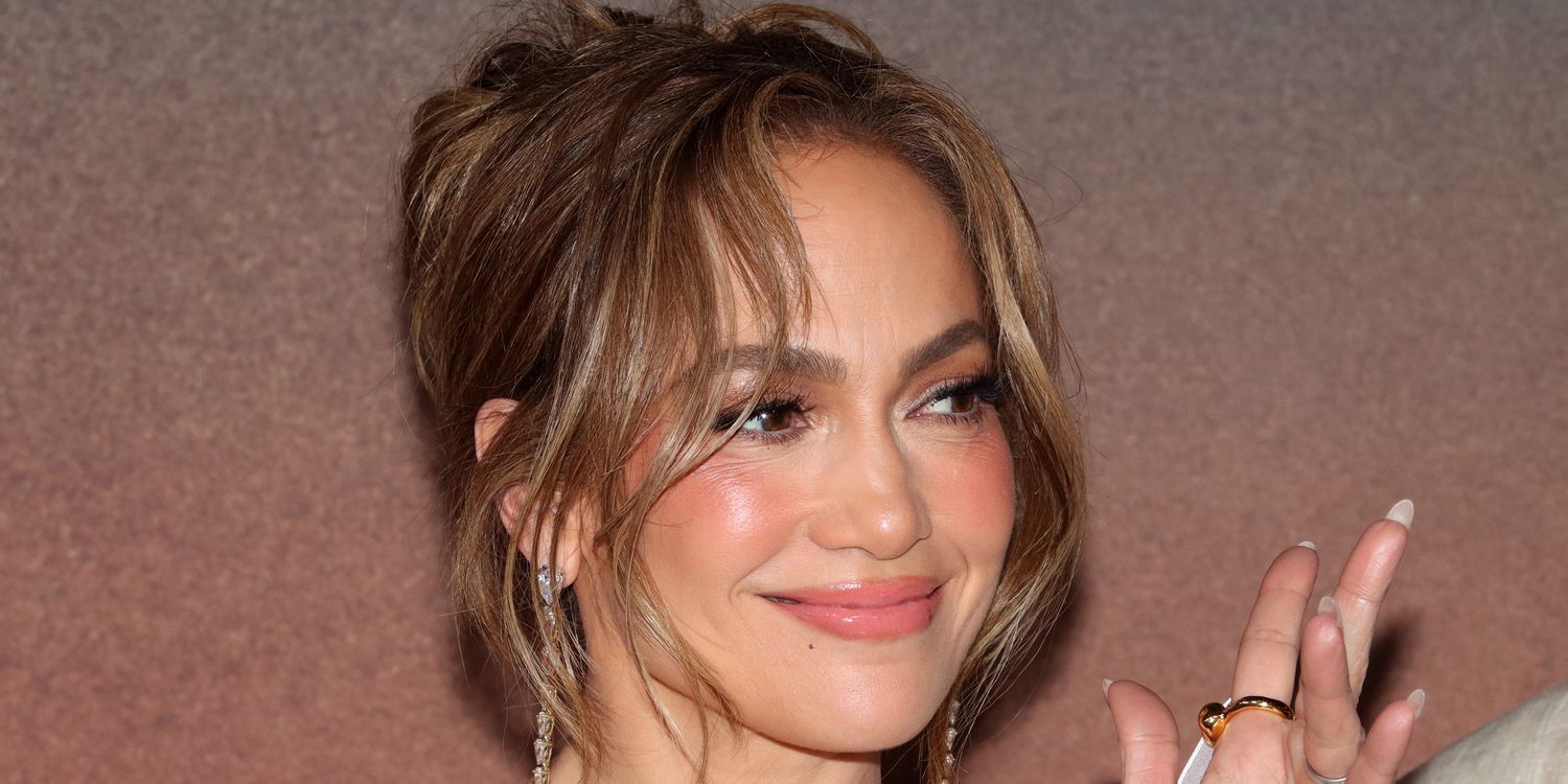 珍妮佛洛佩茲 (Jennifer Lopez) 正在回歸這種令人尷尬的早期牛仔趨勢