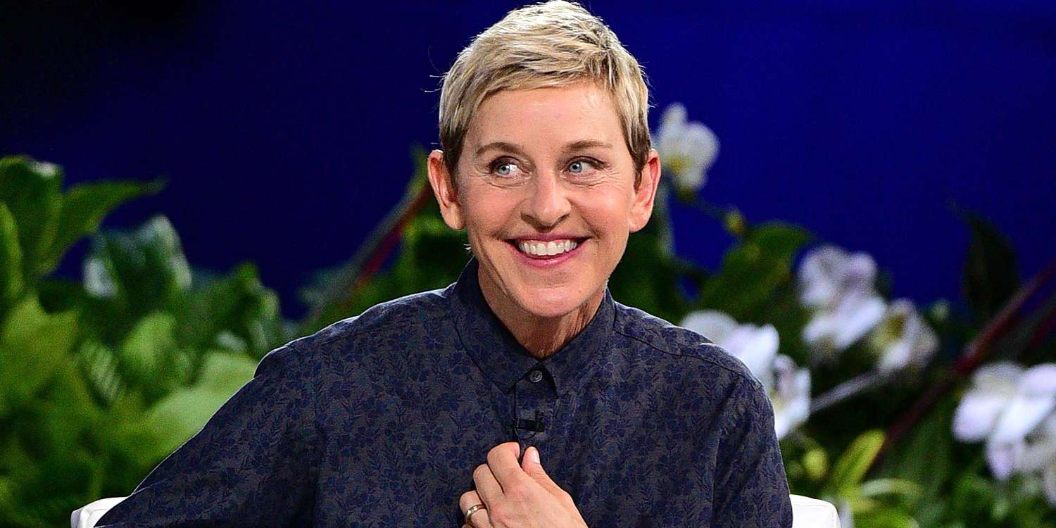 艾倫·德傑尼勒斯 (Ellen DeGeneres) 拋棄了她標誌性的金發女郎，首次亮相椒鹽灰色頭髮