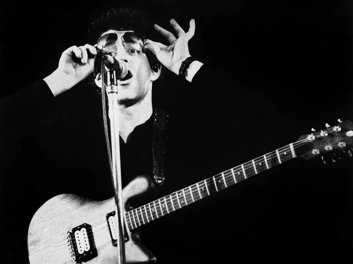 向德爾莫爾·施瓦茨致敬的婁·里德（Lou Reed）歌曲：“你吐在21歲以下的人身上”