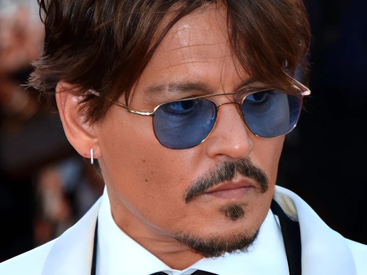 約翰尼·德普（Johnny Depp）如何從現場騷擾中拯救了他的聯合主演