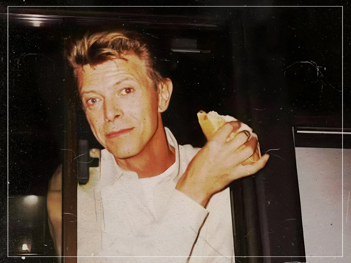 誰和大衛鮑伊一起出演了《Tin Machine》？