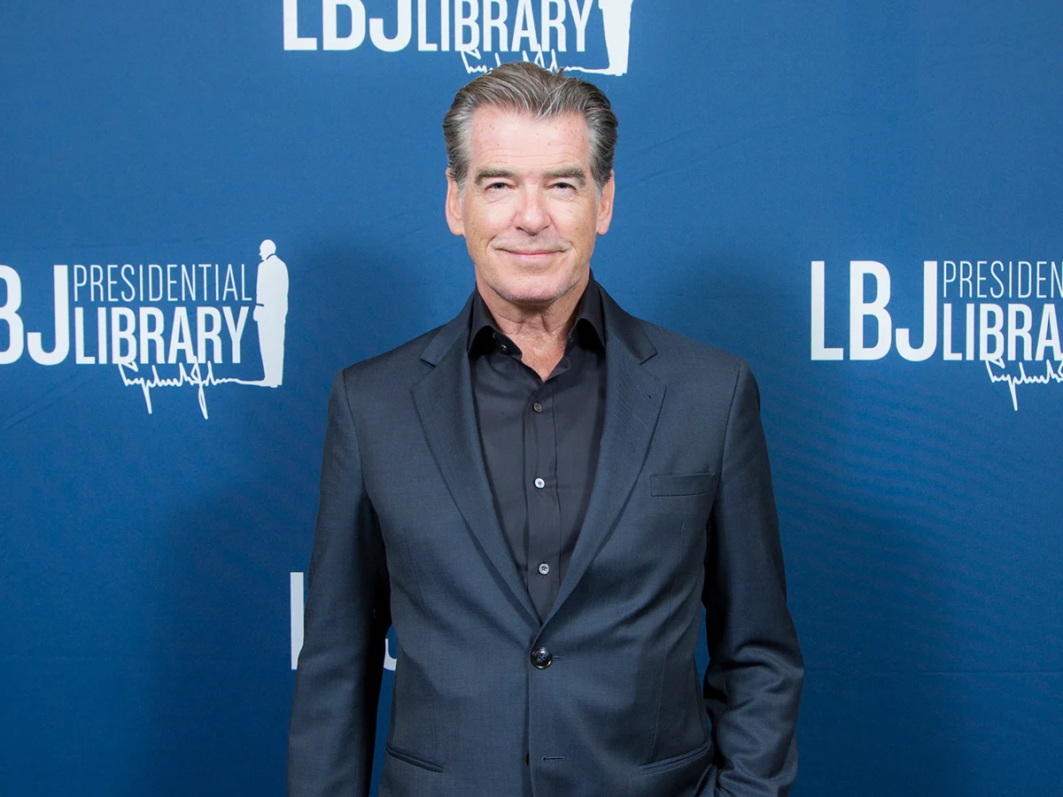 皮爾斯·布羅斯南（Pierce Brosnan）認為這是“給予”下一個詹姆斯·邦德（James Bond）應該是英國