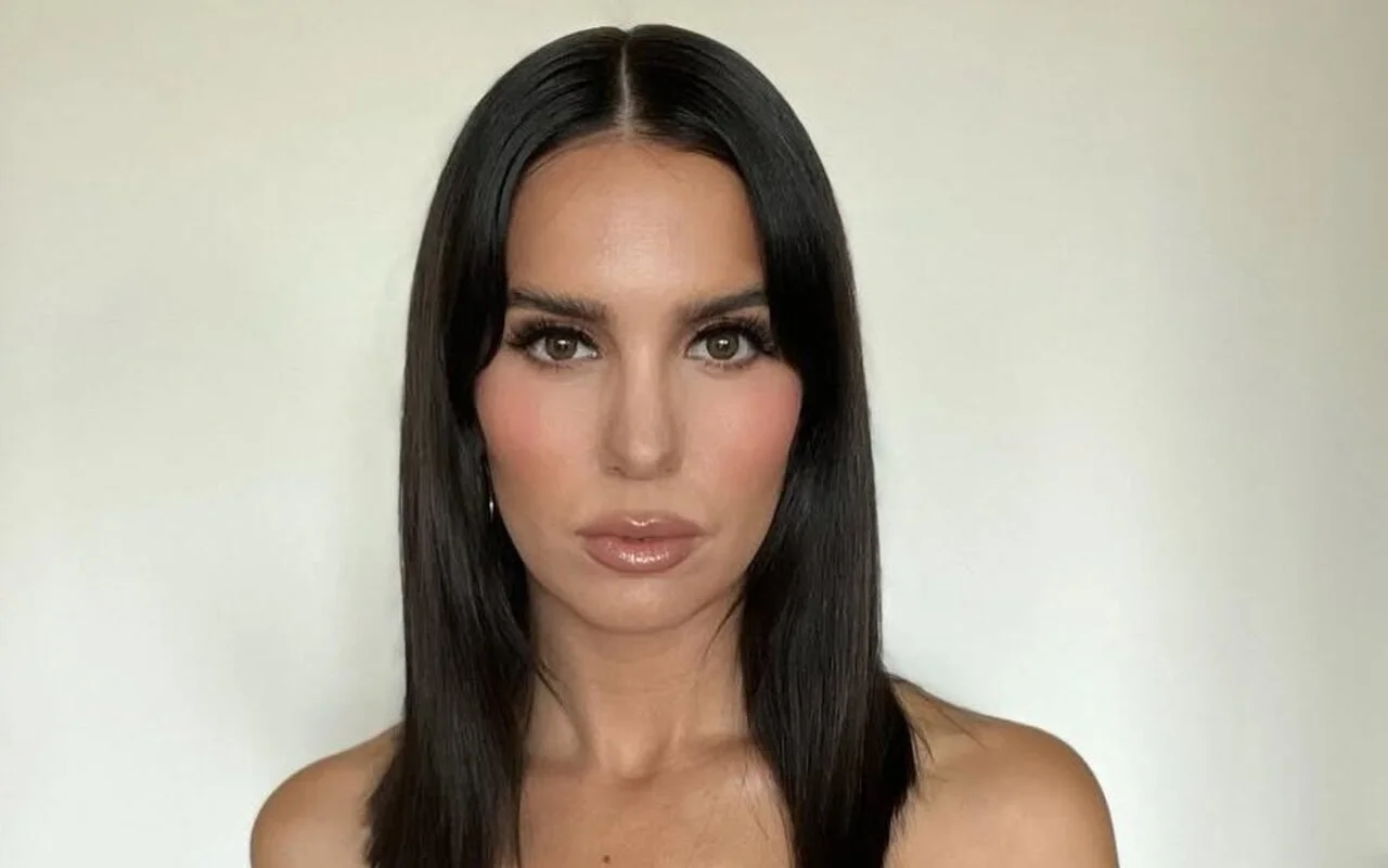 迪斯尼明礬克里斯蒂·卡爾森·羅曼諾（Chrlsy Carlson Romano）在丈夫的生日慶祝活動中射擊了眼睛