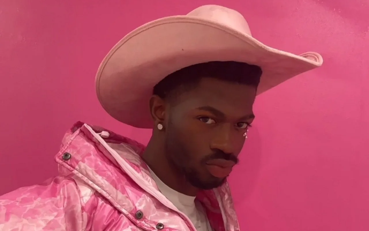 Lil Nas X帶著新單曲“ Dreamboy”留下了恐懼